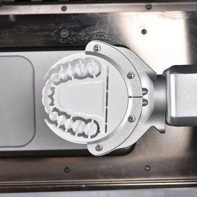 acheter 1600 tours par minute 5 axes rotation de la fraiseuse dentaire Angle de l'axe A: ± 360° B: +30°~-120° online manufacture