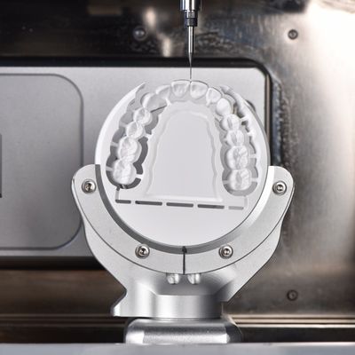 Machine à cames de 5 axes pour le fraisage en laboratoire dentaire